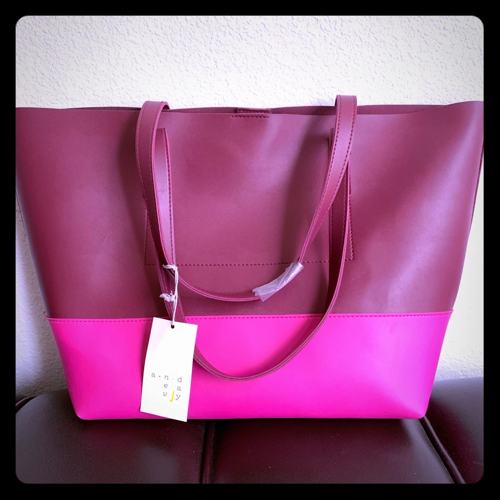 Handbags - Picture 1 of 14